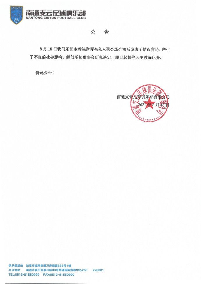 亲切的金子桌子上打扑克